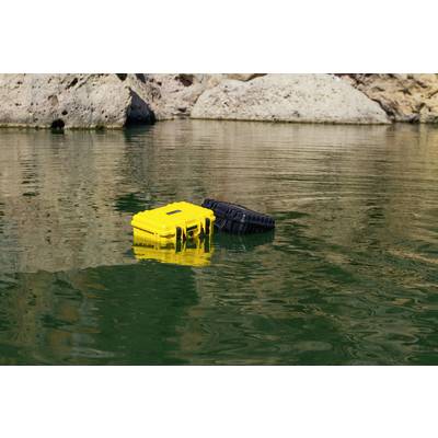 Zwei schwimmende, wasserdichte Boxen, eine gelb und eine schwarz, treiben auf grünem Wasser vor felsigem Hintergrund.