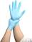Zwei Hände in blauen Gummihandschuhen, eine streckt sich nach oben, symbolisiert Hygiene oder Vorbereitung auf medizinsiche Tätigkeit.