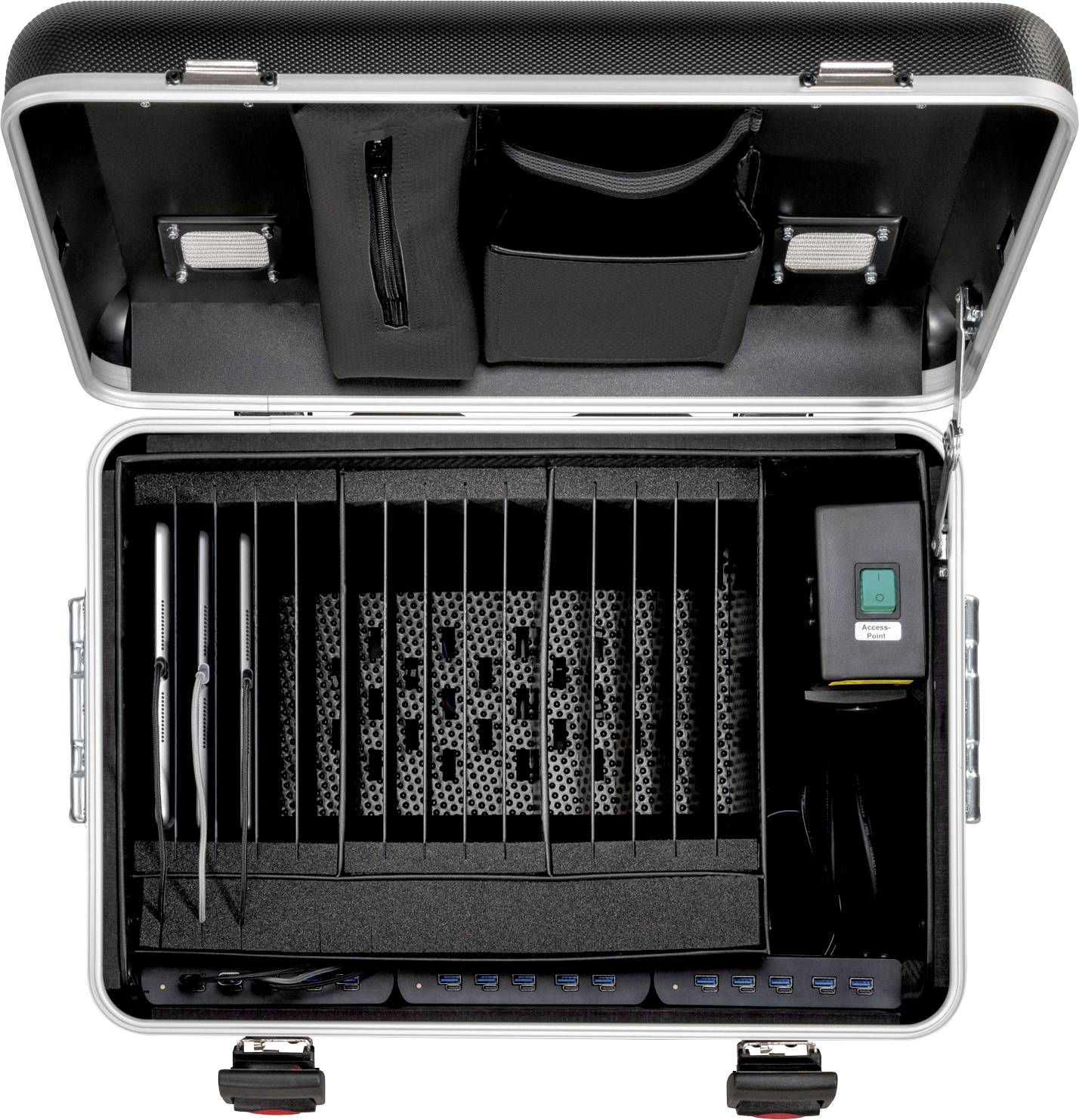 Offener Koffer mit Steckplätzen für tragbare Geräte, teilweise bestückt. Ladeanschlüsse und ein elektronisches Modul sind sichtbar.