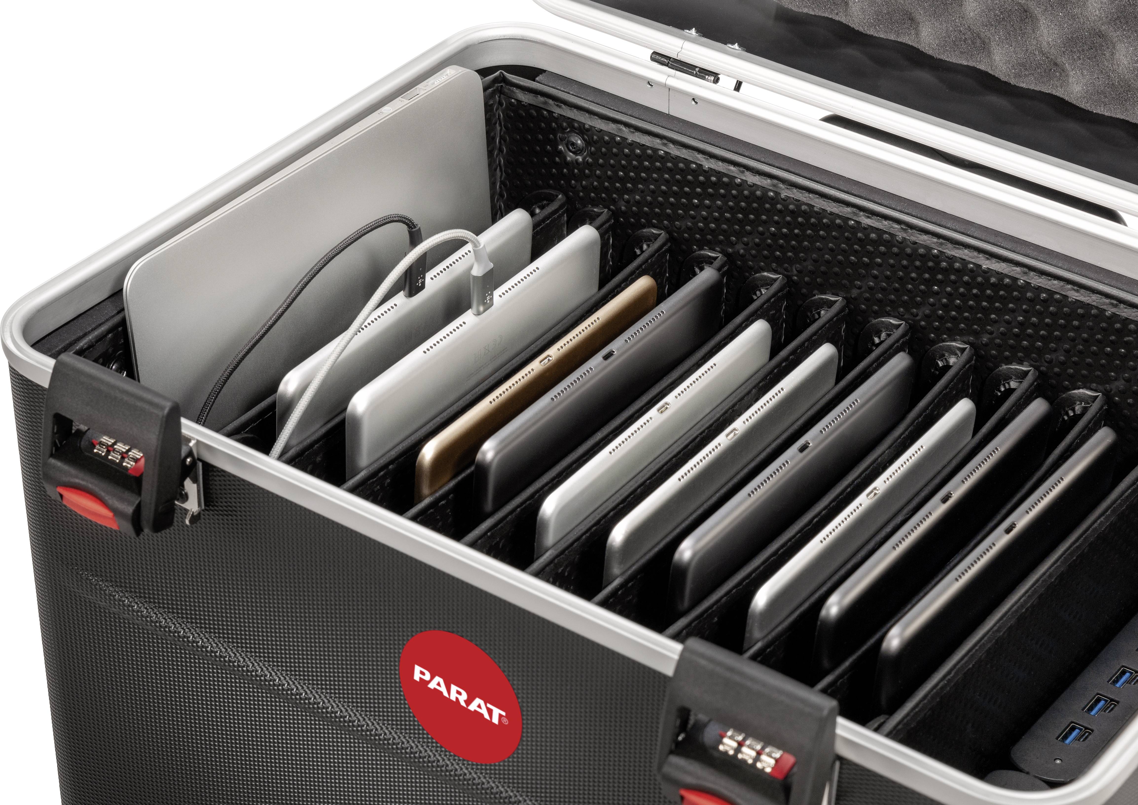 Ein geöffneter Transportkoffer mit mehreren Laptops in einzelnen Fächern, geeignet für den sicheren Transport und die Aufbewahrung.