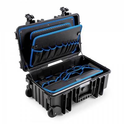 Ein offener schwarzer Transportkoffer mit Rollen zeigt organisierte Fächer und Taschen in Blau zur Aufbewahrung von Geräten oder Zubehör.