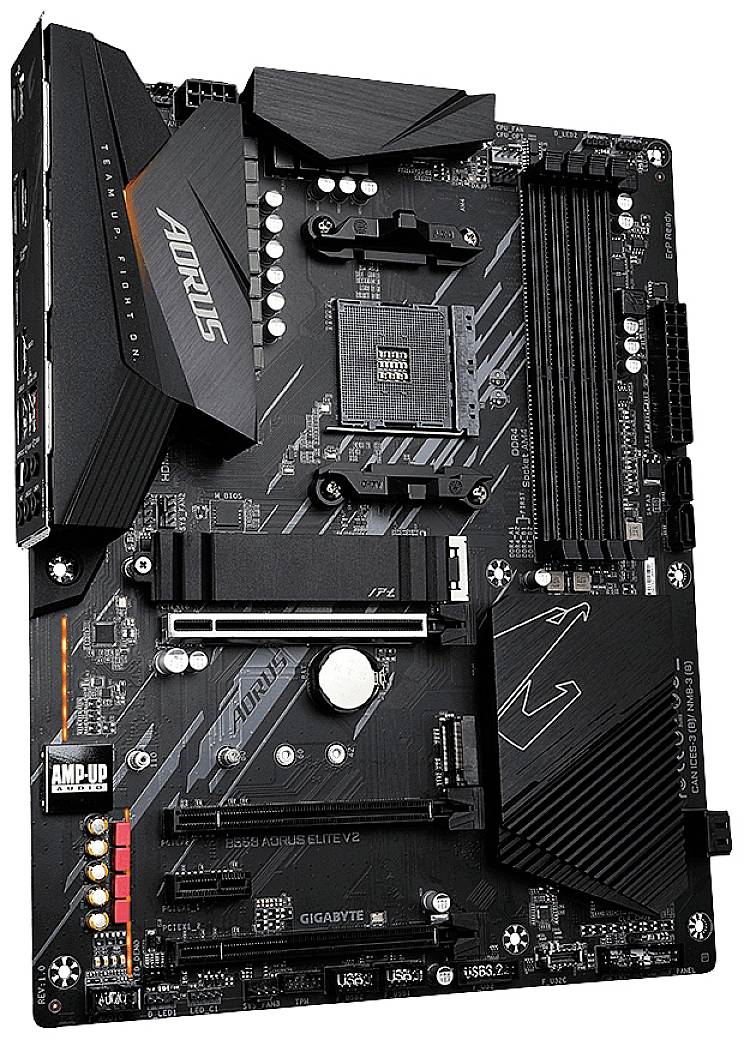 Hauptplatine mit AMD-Sockel, vier RAM-Steckplätzen und verschiedenen Anschlüssen, Markenname 'AORUS' sichtbar.