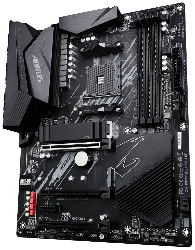 Ein schwarzes Mainboard mit mehreren Steckplätzen und Anschlüssen. Markiert mit 'AORUS' und anderen technischen Details.