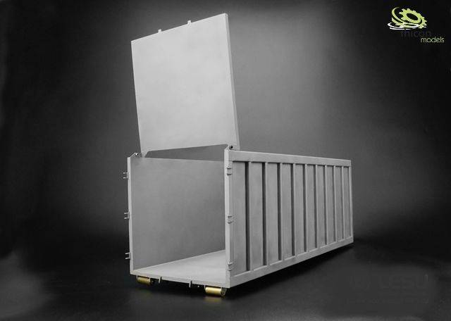'Metallcontainer mit geöffnetem Deckel auf dunklem Hintergrund. Geeignet für Lagerung oder Transport von Waren.'