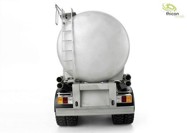 Lkw-Modell mit großem silbernen Tank und Leiter am Heck, von hinten gesehen, auf weißem Hintergrund. Logo 'thicon' in der Ecke.