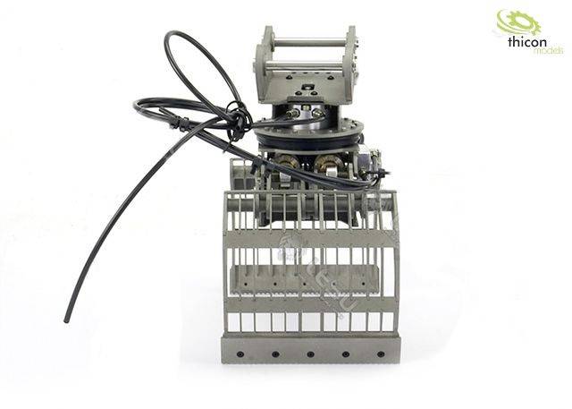 Metallischer Greifarm mit Kabeln, montiert auf rotierender Basis. Gerät von Thicon Models, vermutlich für Modellbau oder Robotik.