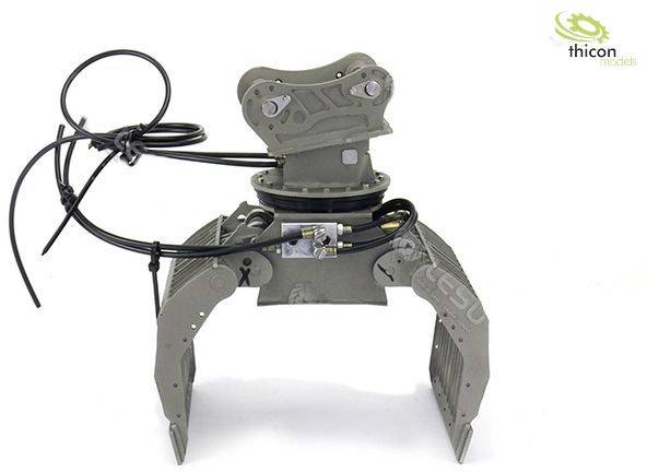'Thicon'-Greifer aus Metall mit hydraulischen Anschlüssen, Kranhaken oben, grau. Verwendet für Modellbau und Robotik-Projekte.