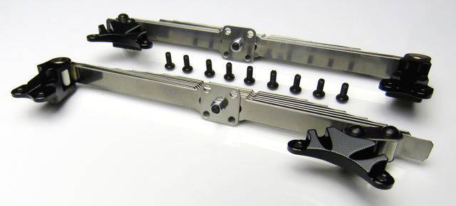 Metallschienen mit Bolzen und Befestigungsteilen. Geeignet für mechanische Konstruktionen oder Fahrzeugaufhängungssysteme.