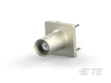 Metallener Steckverbinder mit quadratischer Basis und zwei langen Stiften auf der Rückseite. Schräggesicht von vorne rechts sichtbar.