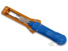 Ein oranges und blaues Netzwerkkabelwerkzeug, wahrscheinlich ein Crimpwerkzeug, das zum Verbinden von Kabelanschlüssen verwendet wird.