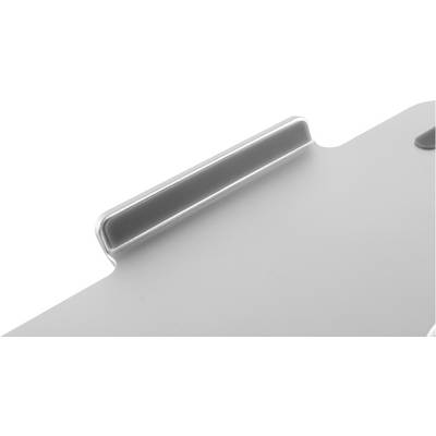Eine silberne Metalloberfläche mit einer erhöhten, länglichen Kante auf einer Seite.