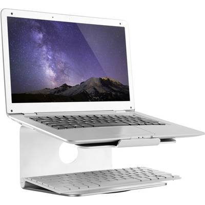 Ein Laptop mit einem Bild der Milchstraße auf dem Bildschirm steht auf einem silbernen Laptopständer. Eine drahtlose Tastatur liegt darunter.