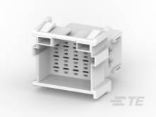 Eine weiße elektrische Steckverbindung oder Steckdose, rechteckige Form mit mehreren Öffnungen, links gegen einen neutralen Hintergrund.