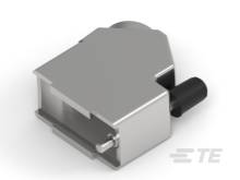 Metallische Steckverbindung mit zylindrischem Anschluss, seitliche Sicht. Geeignet für industrielle Anwendungen.