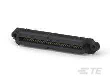 Ein rechteckiger, schwarzer elektrischer Stecker mit vielen kleinen goldfarbenen Kontakten, geeignet für elektronische Verbindungen.