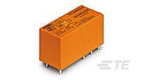 Ein orangefarbenes elektrisches Bauteil (Reed-Relais) mit Metallanschlüssen, verwendet zur Steuerung von Strom in Schaltungen.