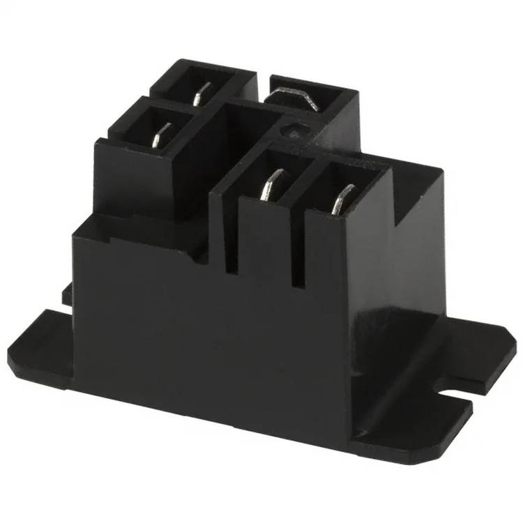 Drei Reihen vergoldeter männlicher Steckerkonnektoren, verwendet in elektronischen Leiterplatten, mit je drei Stiften auf einer schwarzen Kunststoffbasis.