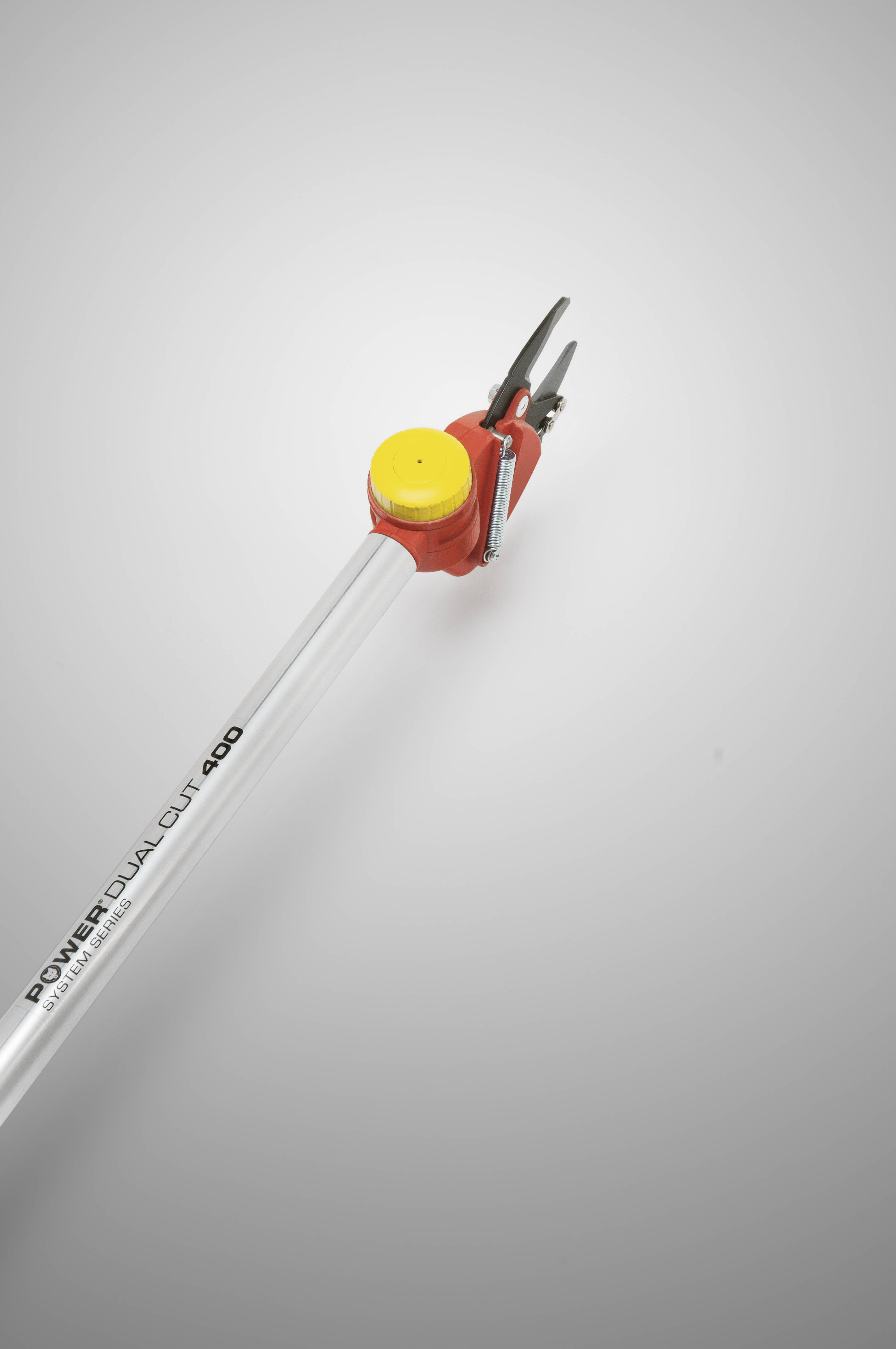 Ast- und Strauchschere mit langem Griff, gelbem Knopf und schwarzer Klinge, erleichtert das Schneiden von hohen Ästen.