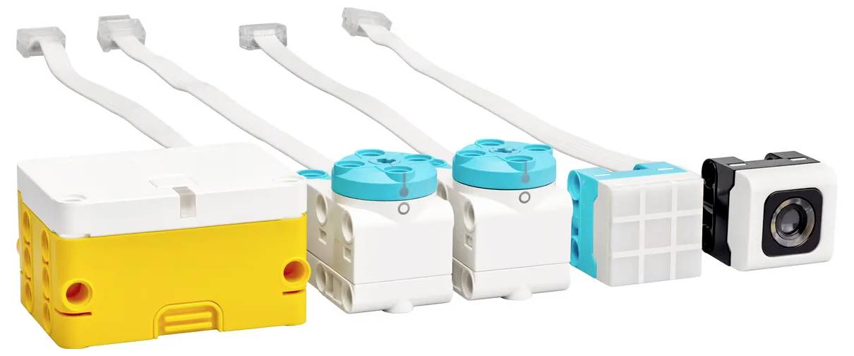 Eine Reihe von elektronischen Bauteilen, darunter gelbes und weißes Gehäuse, blaue und weiße Stecker, verbunden mit Kabeln.