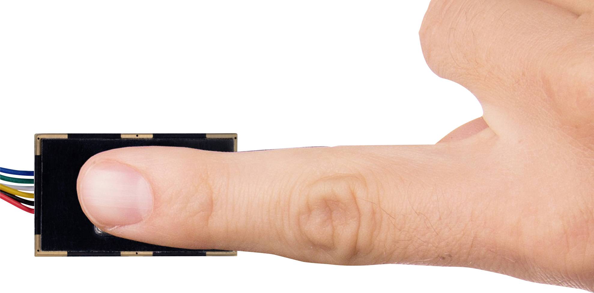 Ein Finger drückt auf ein kleines elektronisches Gerät mit mehreren bunten Drähten, das möglicherweise ein Sensor ist.