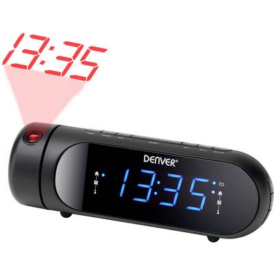 Elektronischer Wecker mit blauer LED-Anzeige zeigt die Uhrzeit '13:35'. Projektor oben zeigt dieselbe Zeit rot an die Wand.