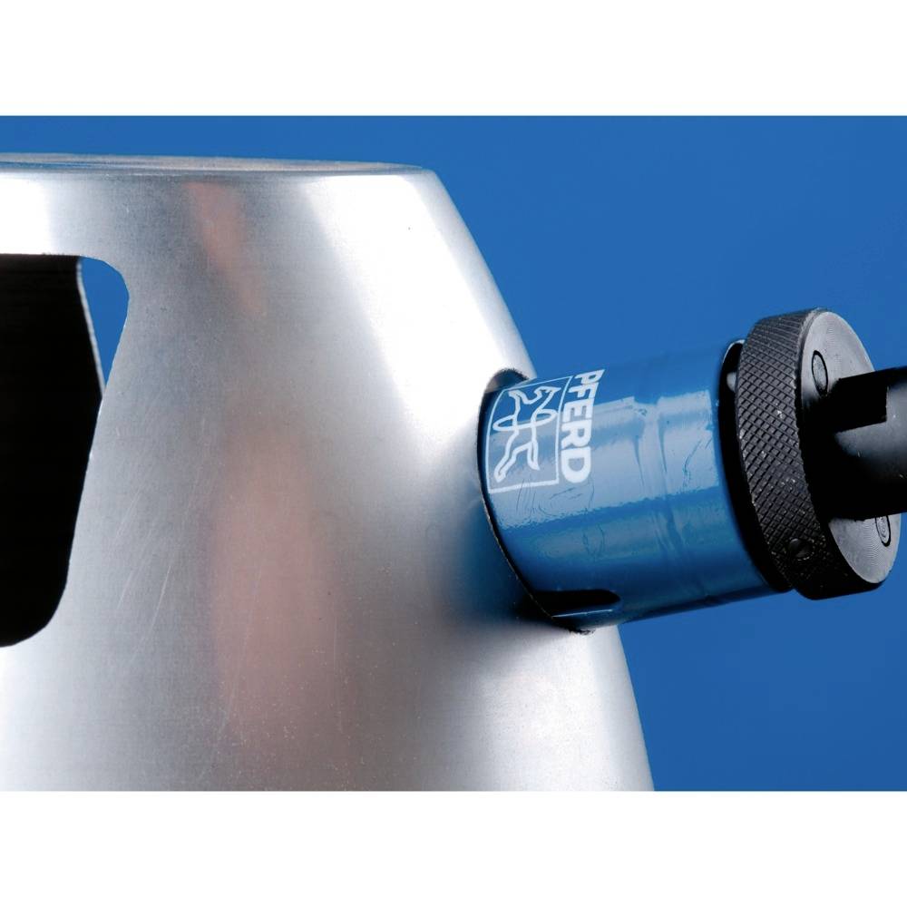 Werkzeug mit rotierendem Kopf schneidet präzise durch Metalloberfläche. Robuste Bauweise, blaue Werkzeugmarkierung erkennbar.