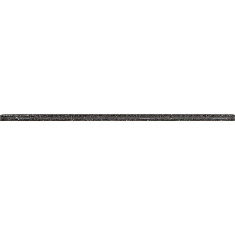 Ein langer rechteckiger Balken aus dunklem Material, möglicherweise ein Metallstab oder Lineal, auf weißem Hintergrund.
