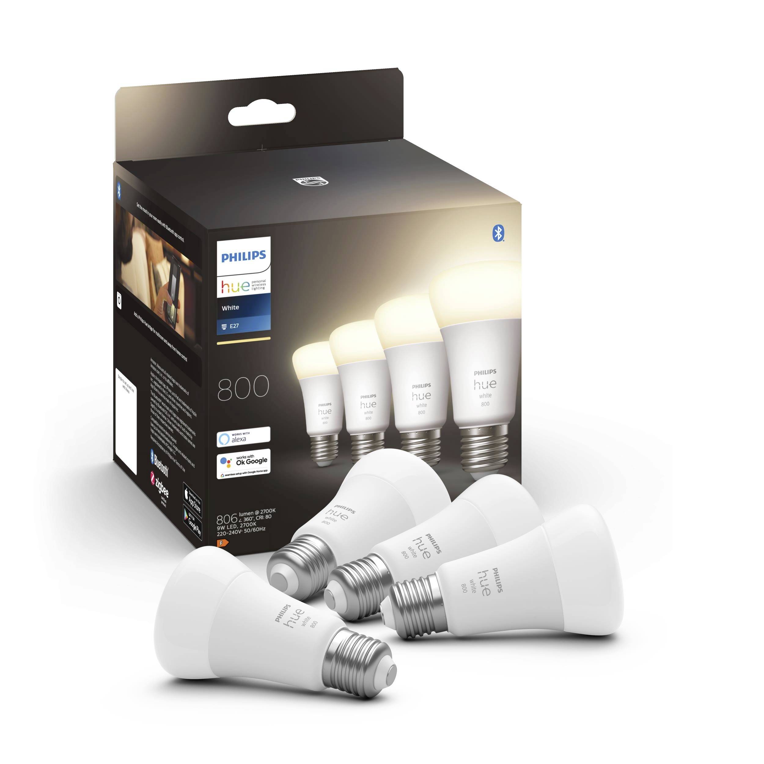 Drei Philips Hue LED-Glühbirnen vor der Verpackung. Die Verpackung zeigt eine leuchtende Glühbirne und bietet Bluetooth-Konnektivität.