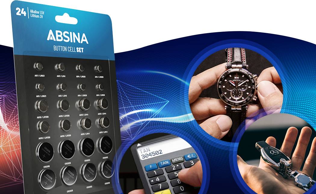 Ein Set von Knopfzellen-Batterien neben Bildern eines Taschenrechners, einer Uhr und eines Autoschlüssels, die jeweils Batterien verwenden.