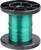 Spule mit grünem Draht auf schwarzem Kunststoffkern, seitlich gesehen. Der Draht ist eng aufgewickelt und bildet eine gleichmäßige Schicht.