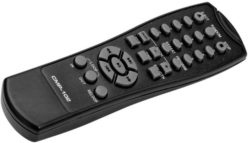 Schwarze Fernbedienung mit Tasten für Wiedergabe, Stopp, Vor- und Zurückspulen. Modellnummer 'CMP-102'.