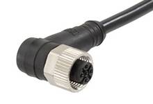 Ein schwarzer gewinkelter Stecker mit silbernem Schraubverschluss, geeignet für industrielle Anwendungen.