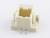 Ein cremefarbener mechanischer Tastenschalter ohne Keycap, seitlich gezeigt, mit Pins zur Montage auf einer Leiterplatte.