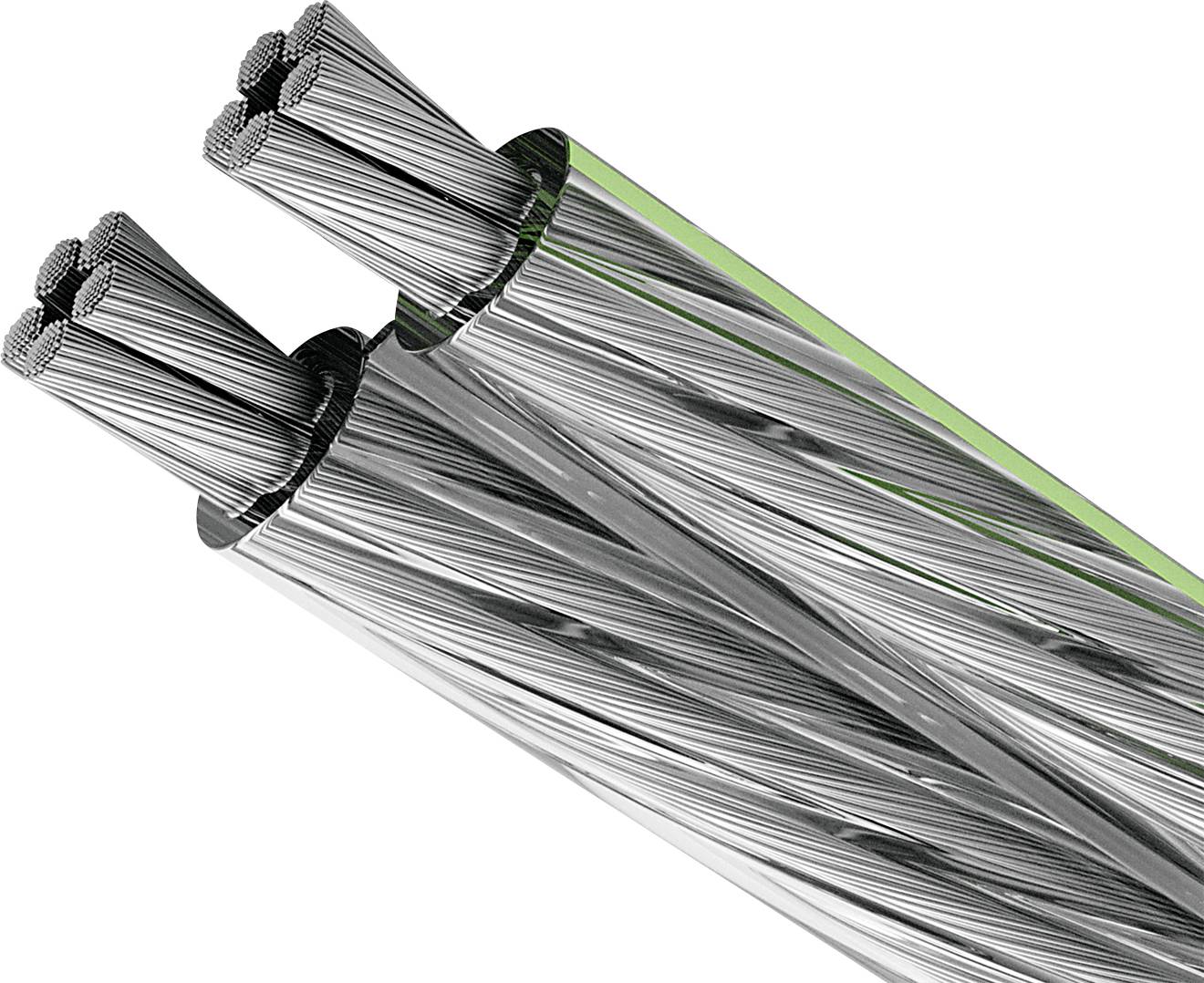 Silberne, gebündelte Aluminiumdrähte, wahrscheinlich für elektrische Leitungen, auf weißem Hintergrund.