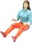 Spielzeugfigur einer sitzenden Person, trägt türkises Hemd und orange Hose. Figur hat bewegliche Gelenke und braune Haare.