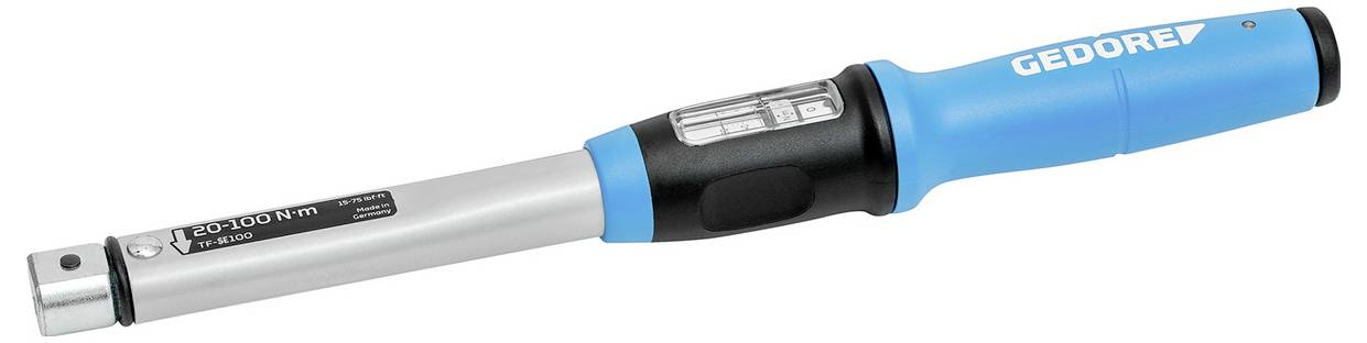 Ein blauer und silberner Drehmomentschlüssel der Marke 'Gedore', mit digitalem Messgerät, verwendet für präzises Anziehen bei mechanischen Arbeiten.