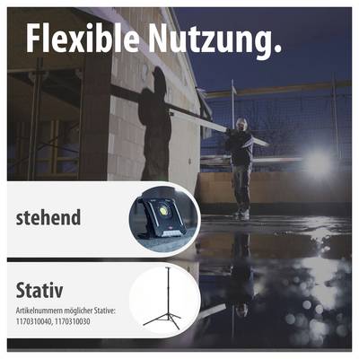 Werbebild zur 'Flexiblen Nutzung' eines Baustrahler-Produkts: stehend und auf Stativ verwendbar, mit Produktfotos und Artikelnummern.