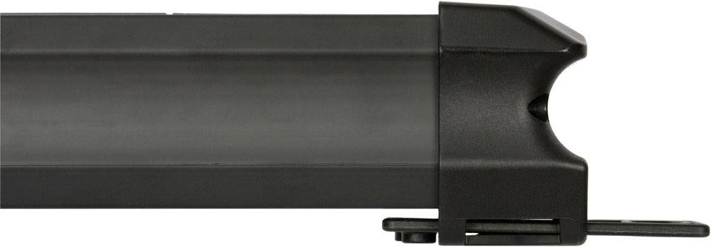 Schwarzer Dachgepäckträger für Autos, seitlich fotografiert. Design ist schlicht und aerodynamisch, geeignet zur Befestigung von Dachboxen oder Transportausrüstung.