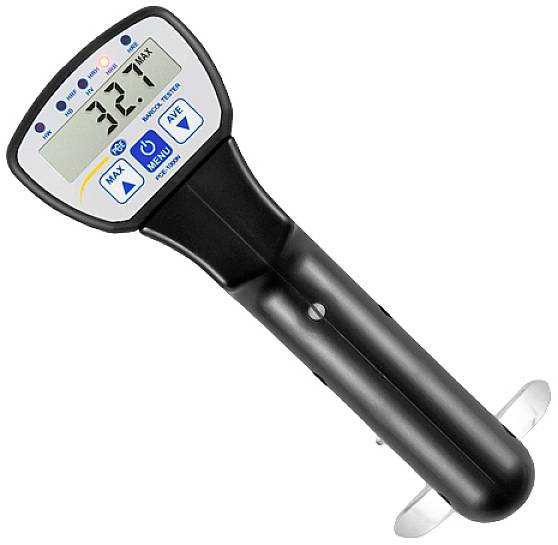 Ein digitales Sous-Vide-Gerät mit Display zeigt die Temperatur 32,7 Grad. Bedienelemente für Max, Min, Ein/Aus sichtbar.