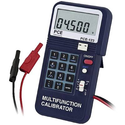 Ein Multifunktionskalibrator mit digitalem Display zeigt '04500'. Ein roter und schwarzer Messleitungssatz ist angeschlossen.
