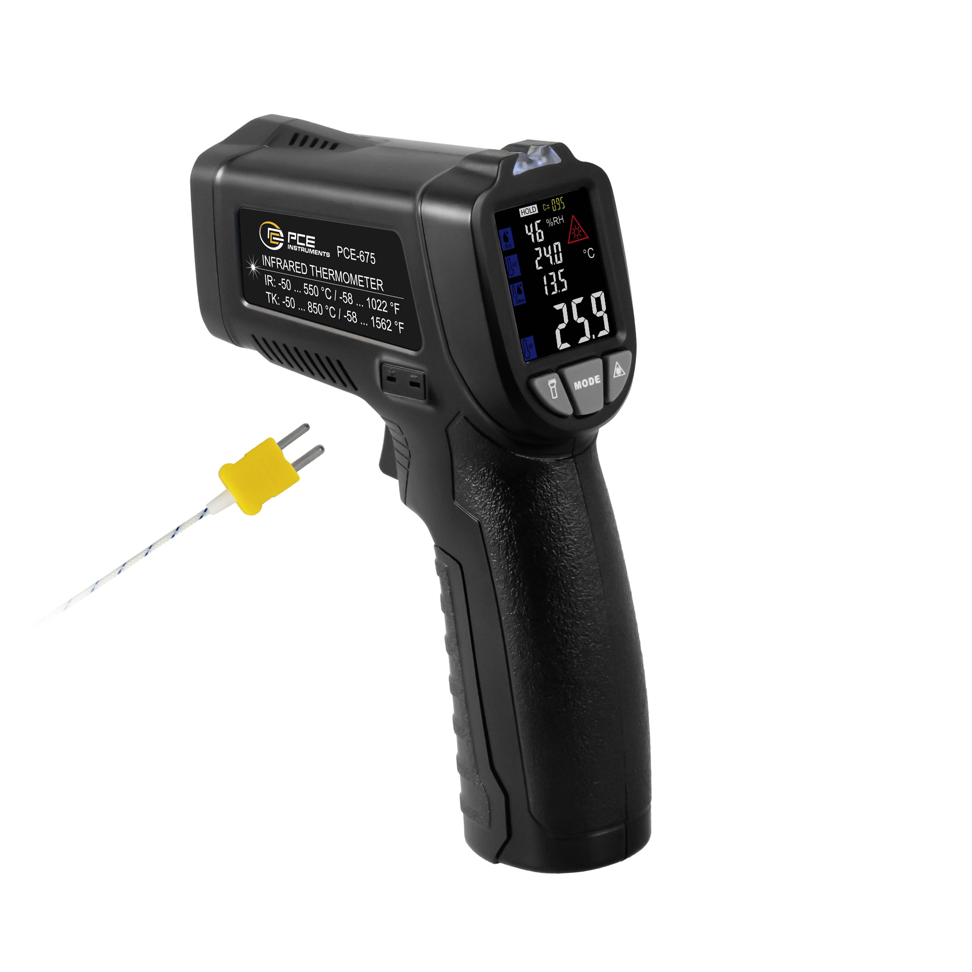 Schwarze tragbare Infrarot-Thermometerpistole mit digitaler Anzeige, daneben eine gelbe Thermoelement-Sonde auf weißem Hintergrund.