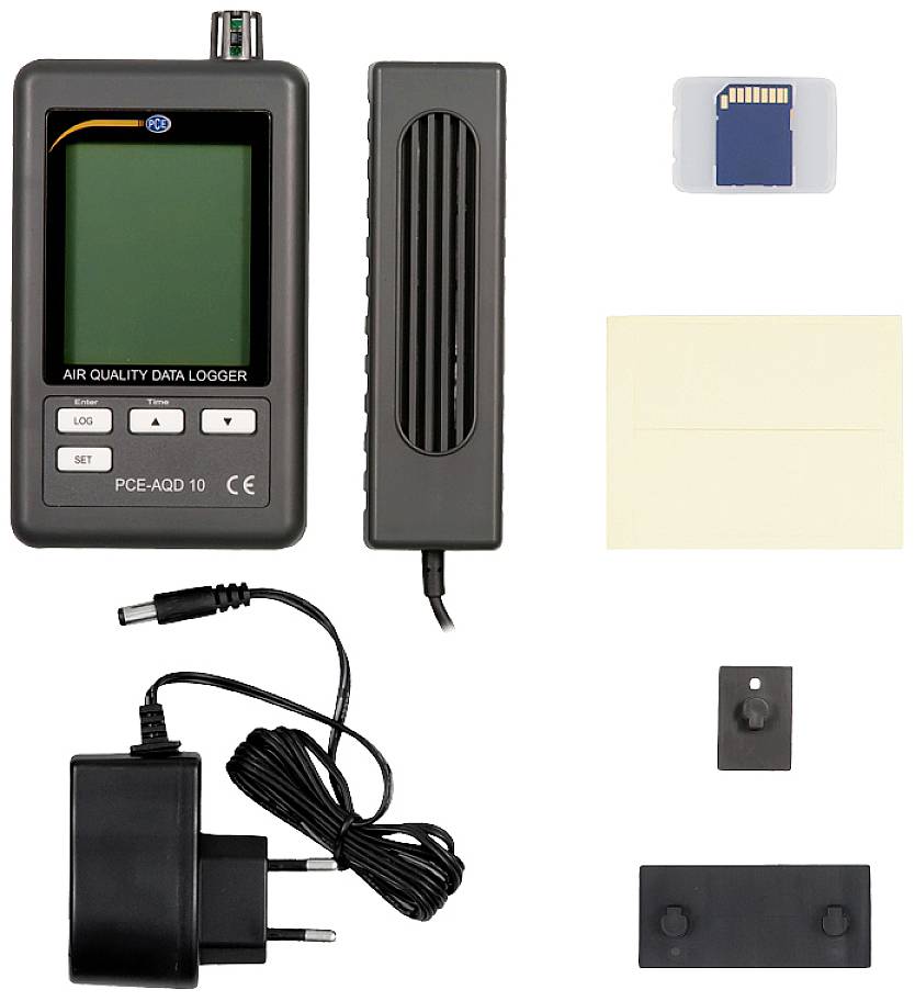 Ein Luftqualitätsmessgerät mit Display, Sensor, SD-Karte, Netzadapter und Zubehör zur Datenaufzeichnung.