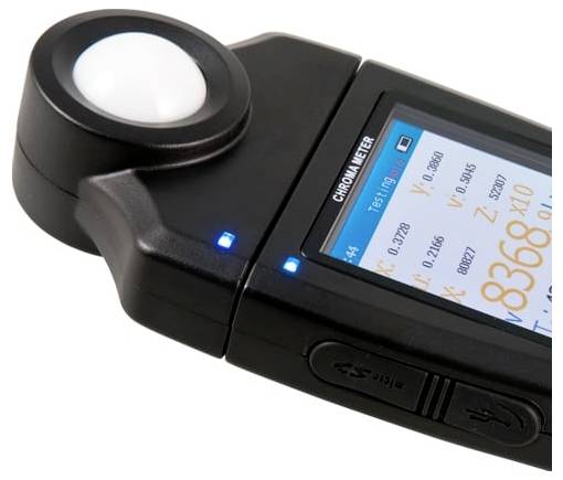 Tragbares Chromameter-Farbmessgerät mit digitalem Display und angezeigten Messwerten.