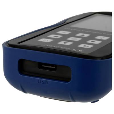 Nahaufnahme eines blauen tragbaren elektronischen Geräts mit USB-Anschluss und Tastenfeld-Schaltflächen oben.