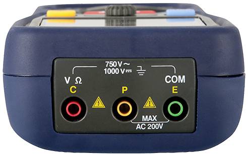 Digitales Multimeter, Vorderansicht. Anzeige der Anschlussbuchsen: V/Ω (gelb), COM (grün), C/P/E (rot). Spannung bis 1000 V.