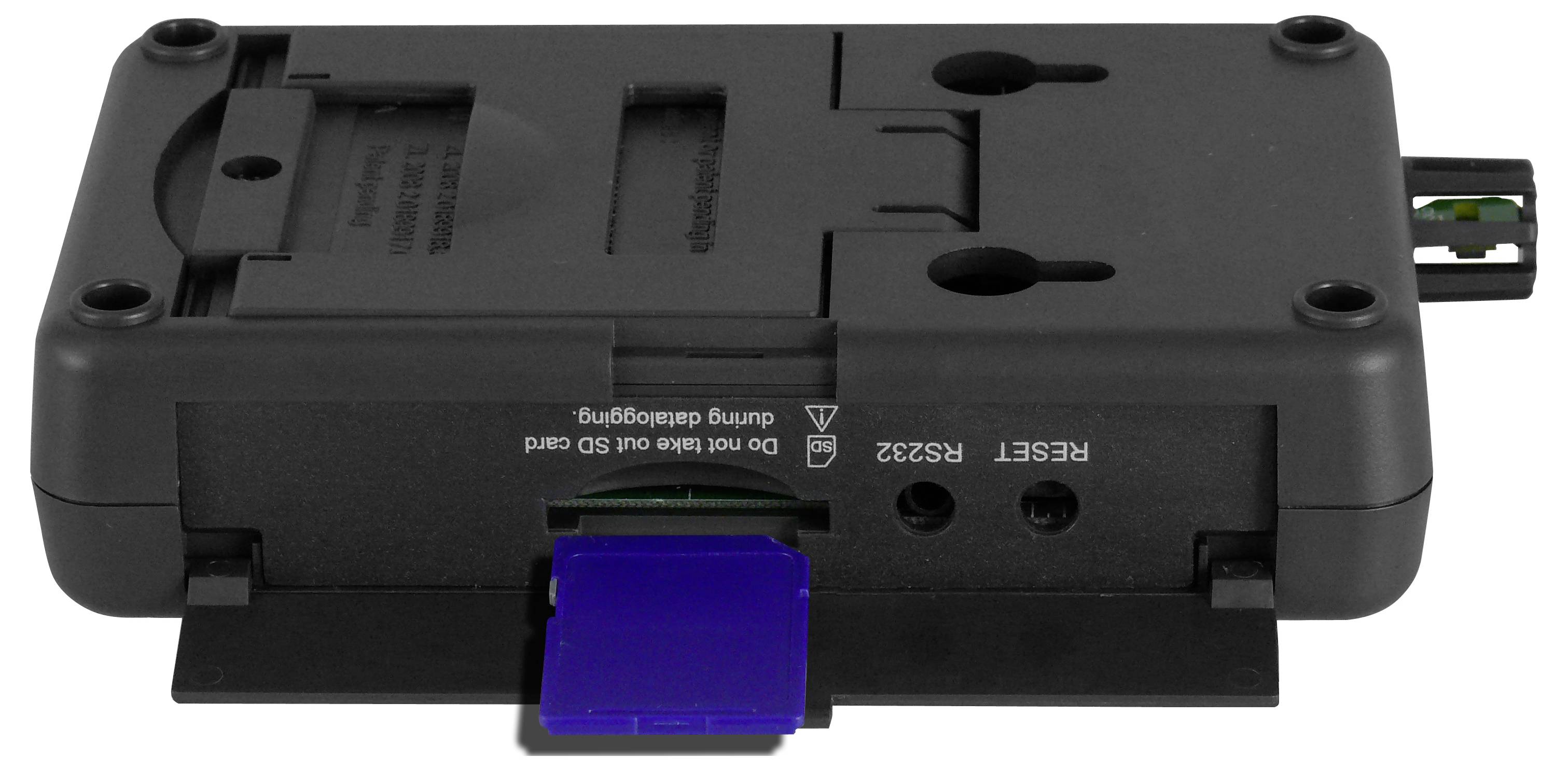 Schwarzes elektronisches Gerät mit einer blauen Schutzabdeckung, die an der Vorderseite vorsteht, und einem Seitenstecker, dargestellt vor weißem Hintergrund.