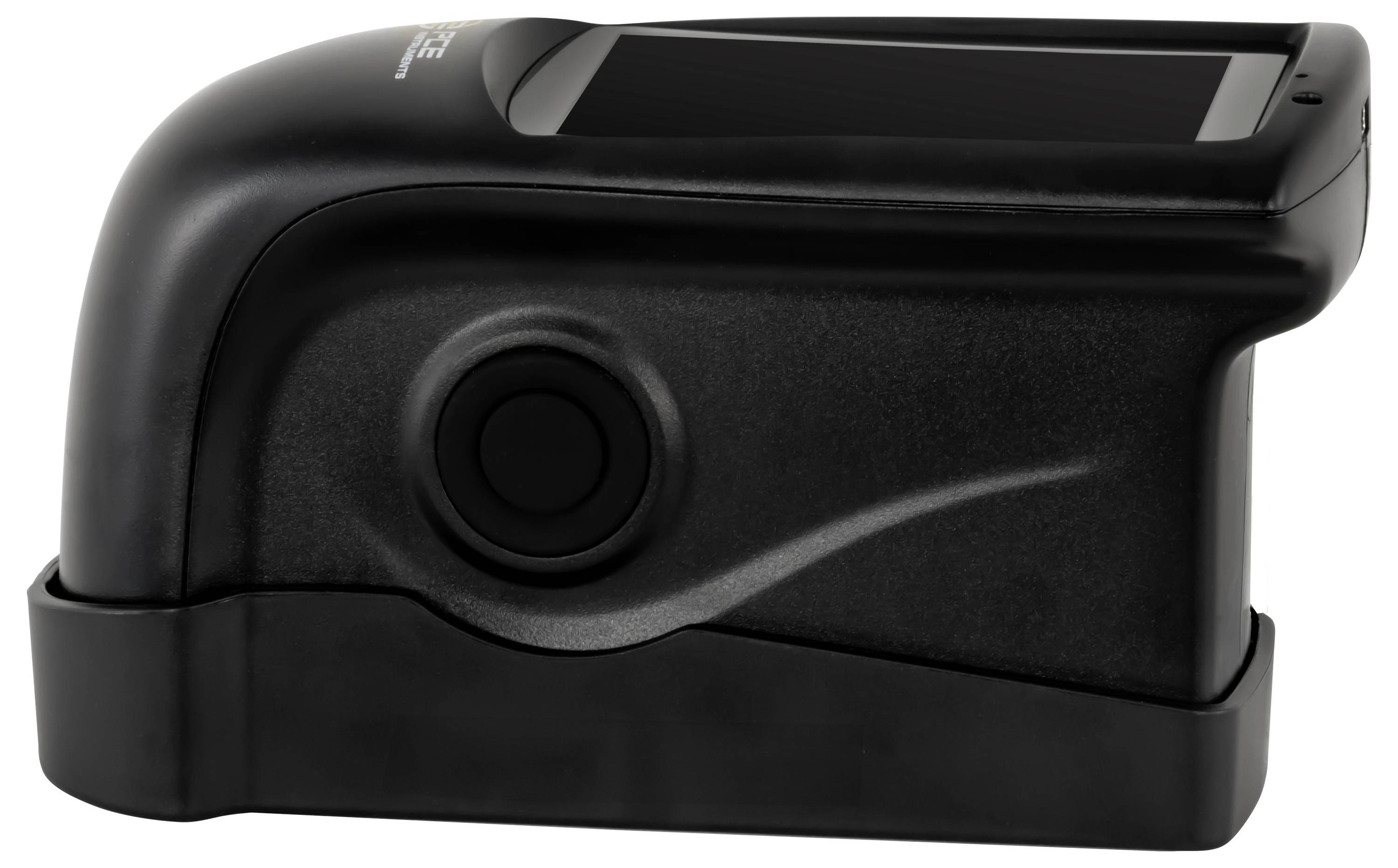 Tragbarer schwarzer Barcode-Scanner in einer Ladestation, in einer Seitenansicht auf weißem Hintergrund dargestellt.