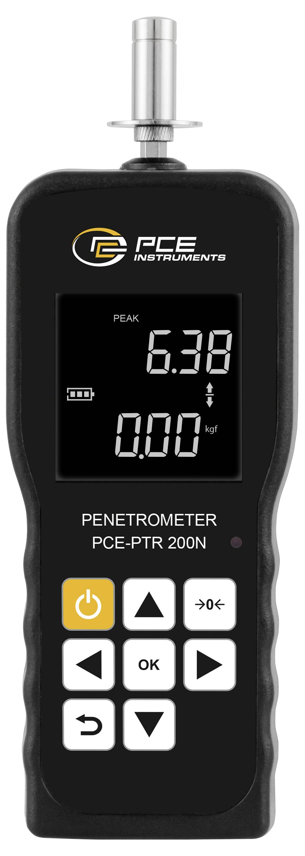 Tragbares PCE-Penetrometer-Messinstrument mit digitaler Anzeige, die einen Spitzenwert von 6,38 und einen aktuellen Wert von 0,00 kJ anzeigt, mit Pfeil- und OK-Steuertasten.