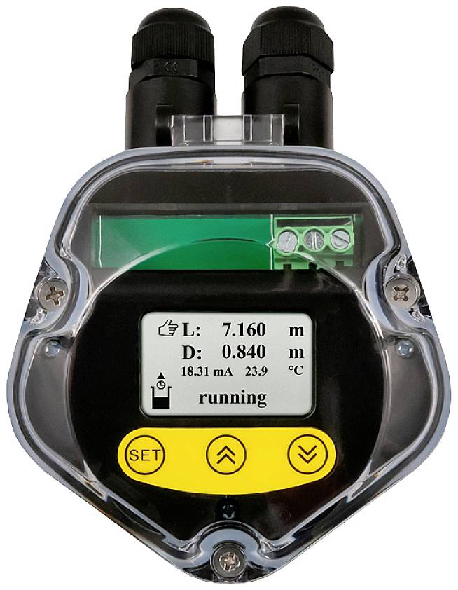 Ein digitales Messgerät mit Anzeige: 'L: 7.160 m, D: 0.840 m, 18.31 mA, 23.9 °C'. Gerät im Betriebsmodus. Tasten zur Einstellung.
