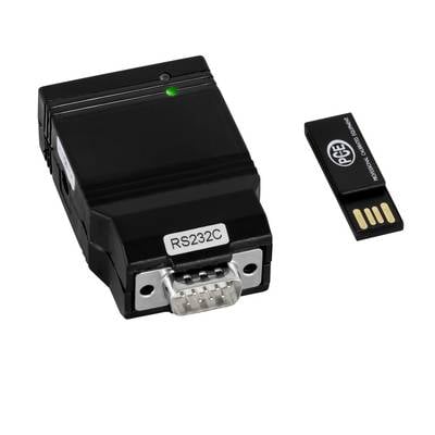 Schwarzer RS232C-Serienadapter mit DB9-Stecker neben einem kleinen PCE-USB-Dongle auf weißem Hintergrund.
